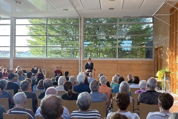 Gäste in der Heinz Ritter-Halle