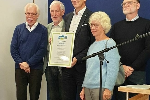 Übergabe der Urkunde zur Fairtrade Gemeinde Übergabe der Urkunde zur Fairtrade Gemeinde