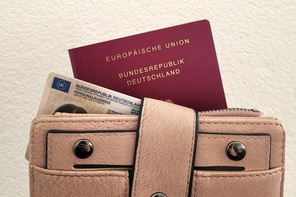 Personalausweis und Reisepass Personalausweis und Reisepass
